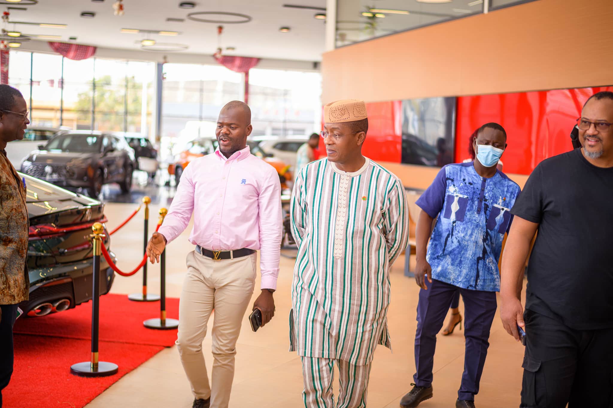 Le ministre Serge Poda en visite chez Merveilles Motors