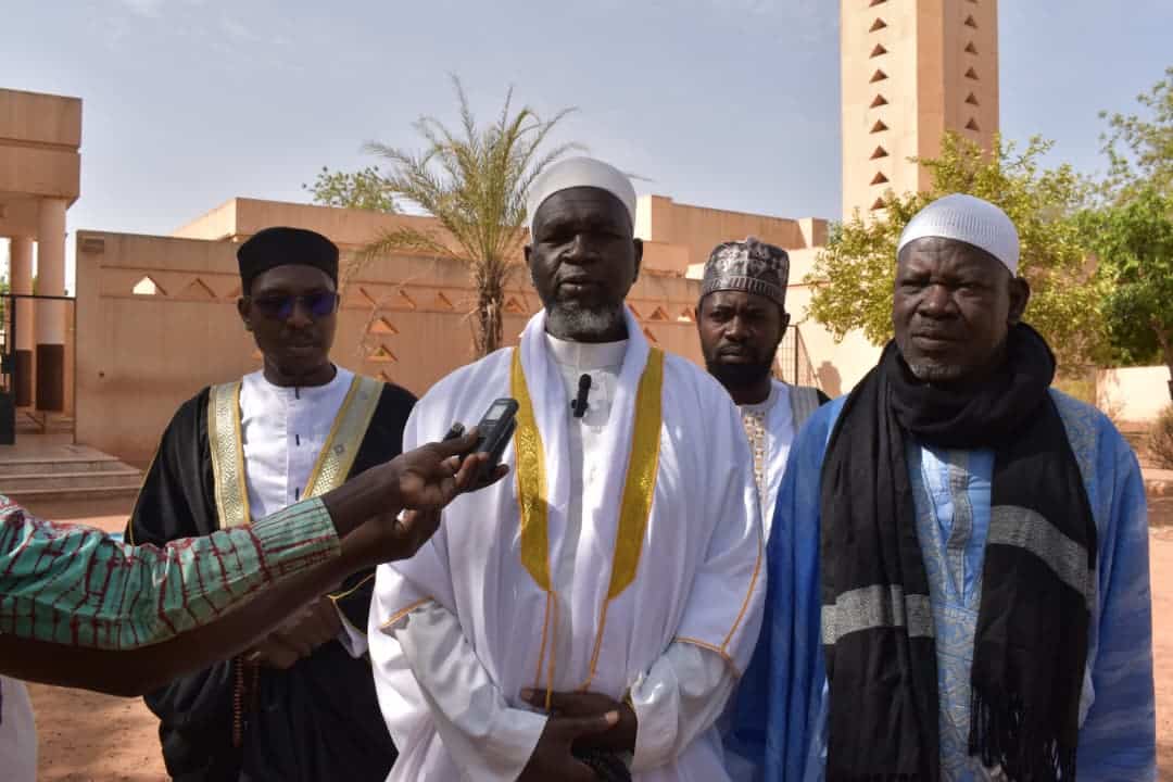 El Hadj Mohamed Traoré, Grand Imam de Tougan, délivrant son sermon axé sur le pardon, la solidarité et les bénédictions pour la paix au Burkina Faso et dans l'espace AES