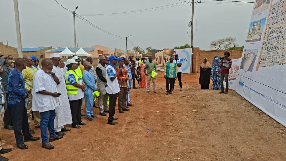 Le Ministre de la Construction de la Patrie, Mikaïlou SIDIBÉ, procédant au lancement officiel des travaux sur le site de Sondogo, ce vendredi 27 mars 2026