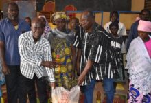 des sacs de riz aux bénéficiaires de la province du Sourou par M. Aboudou Tiama, le 07 mars 2026