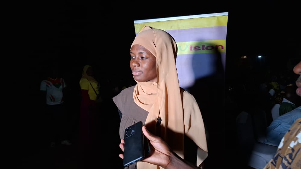 Bikienga Roufiatou, étudiante en Master 1 à l'institut 2iE, témoignant de l'impact des films sur sa vision des droits des femmes