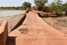La digue de Nazoanga, un passage périlleux qui a déjà coûté la vie à huit