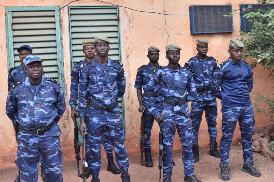 Le drapeau national hissé dans le ciel de Tougan : un symbole de souveraineté maintenu par la Gendarmerie du Sourou