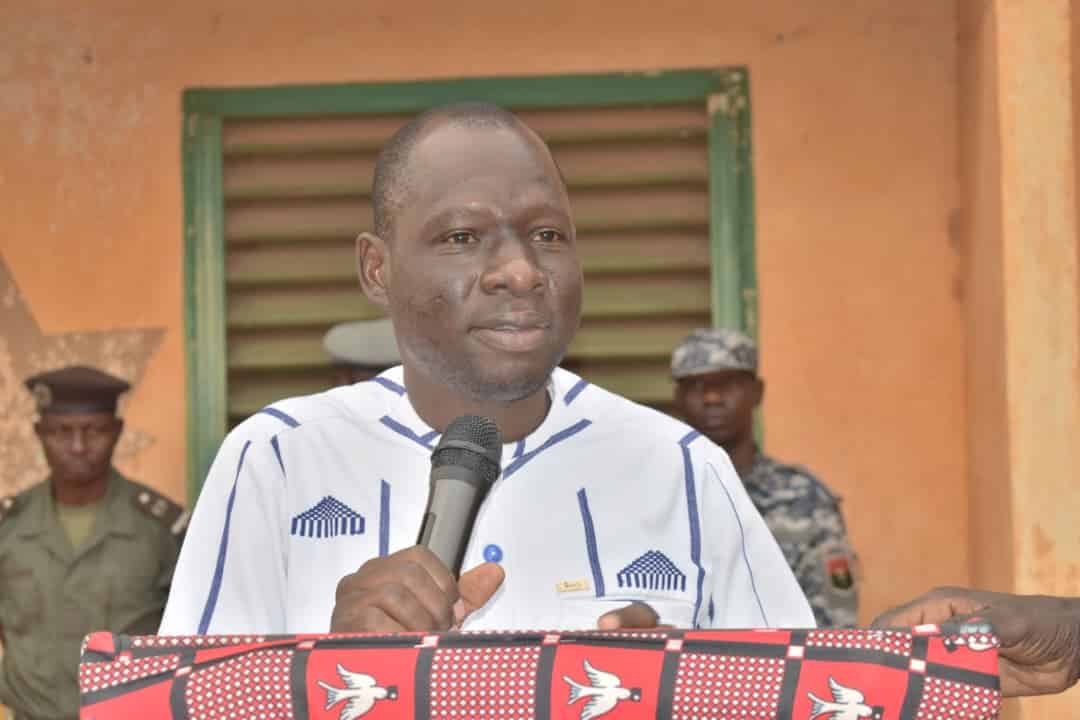 Le Haut-commissaire Désiré Badolo s'adressant aux forces vives