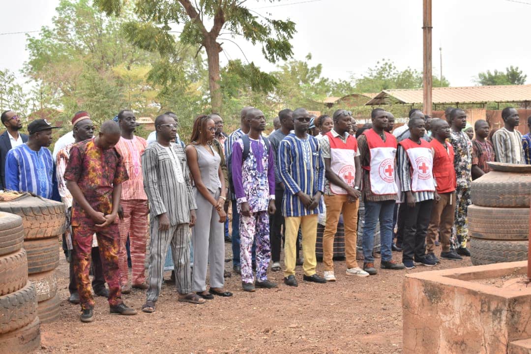 Rassemblement des forces de défense et de sécurité (FDS) et des Volontaires pour la défense de la patrie (VDP) lors de la cérémonie mensuelle
