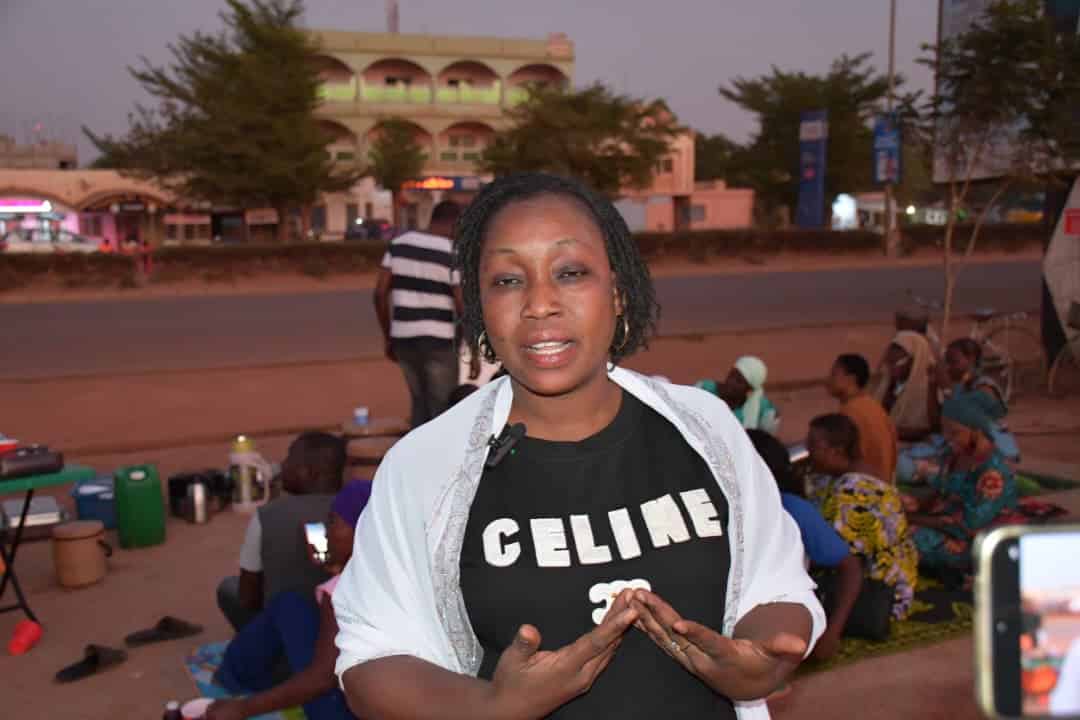 Ajaratou Kabré, membre de l'association, rappelle l'importance de la tolérance religieuse