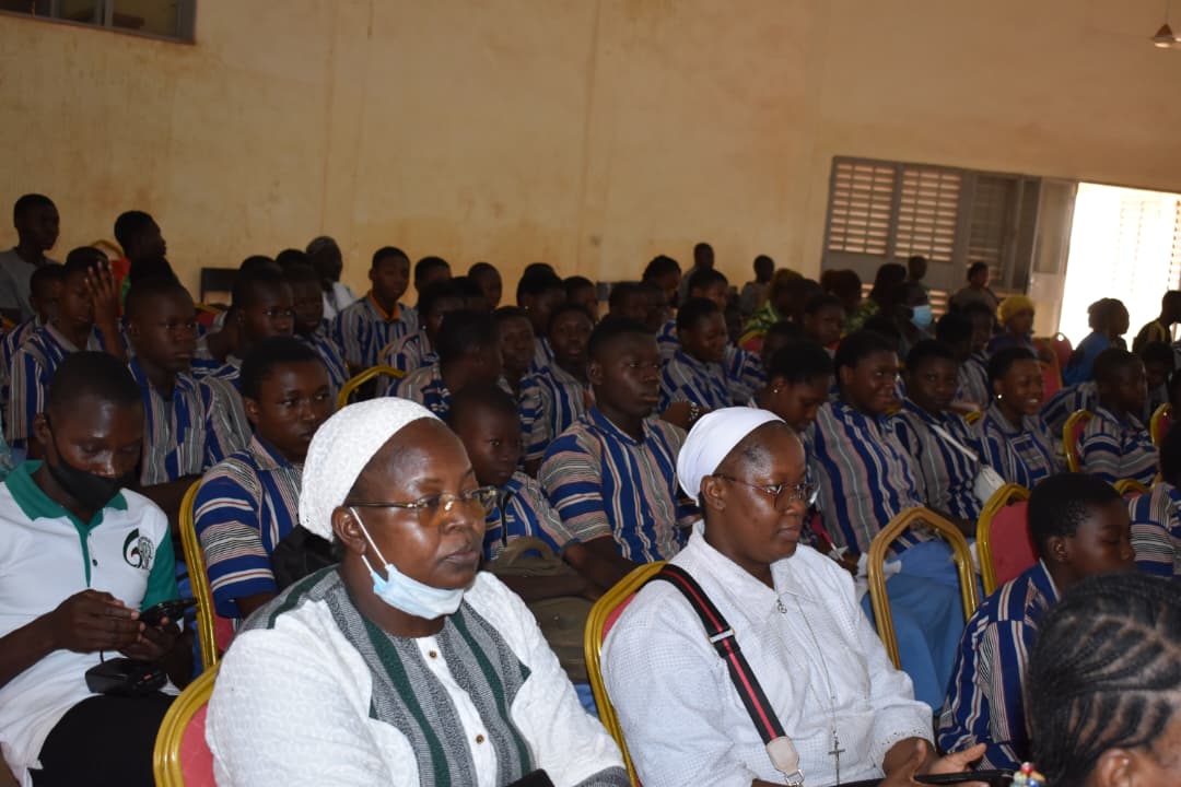 Vue de la salle polyvalente de Tougan, mobilisée pour le civisme