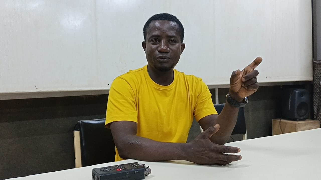 Halassane Sanfo détaillant l'apport artistique de l'ingénieur du son lors du B2B de l'ASCRIC-B.