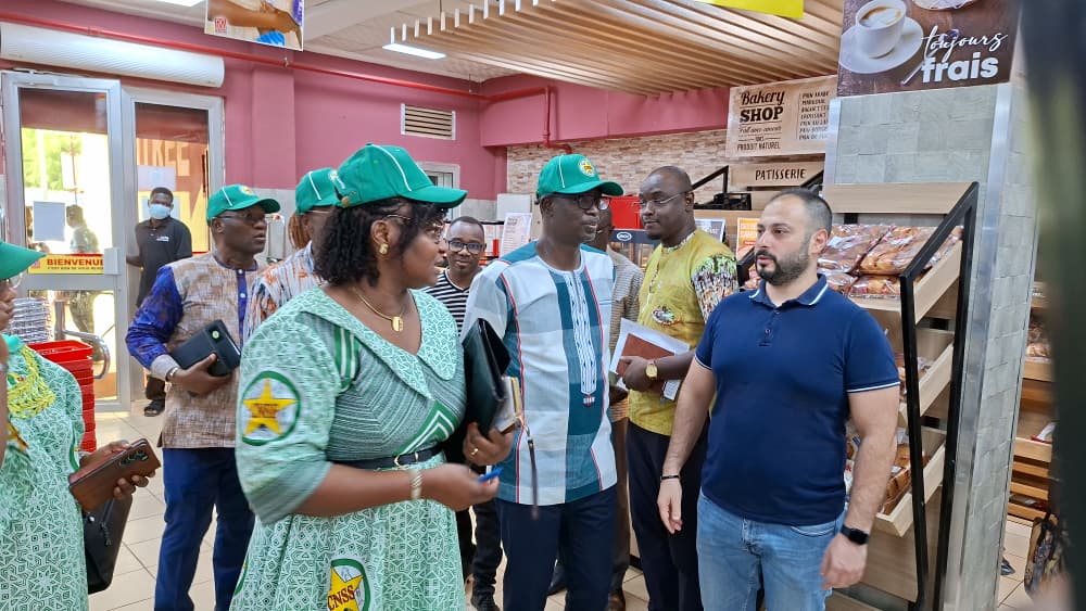 Le Directeur Général de la CNSS expliquant les enjeux de l'opération