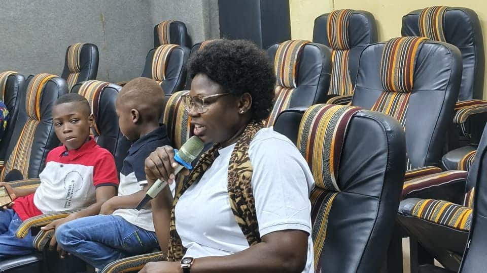 Dre Palm/Sanou Valentine lors de son intervention sur la viabilité du métier d'ingénieur du son