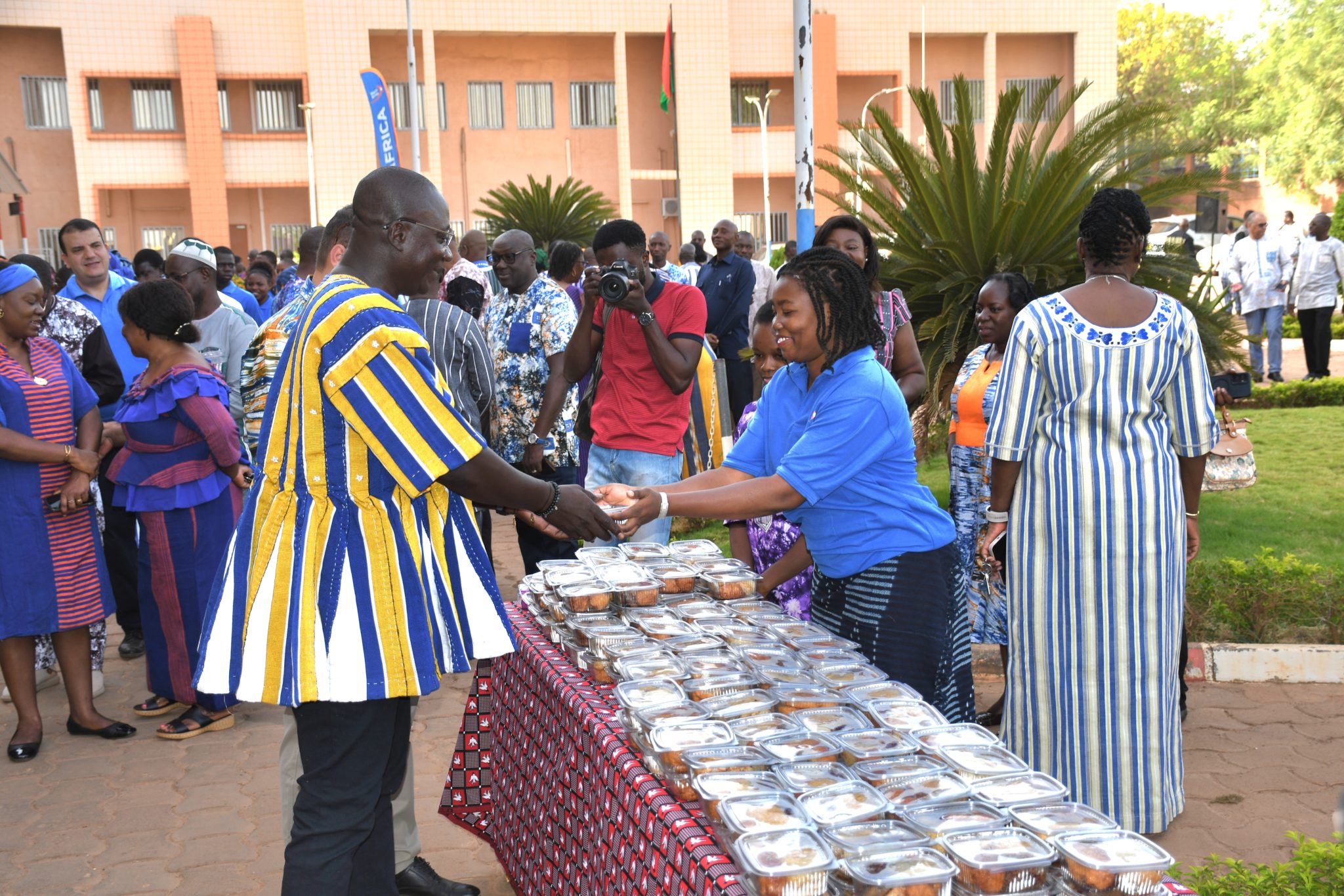 Partage de mets locaux (maassa et womi) sous le slogan « Mon assiette, ma fierté »