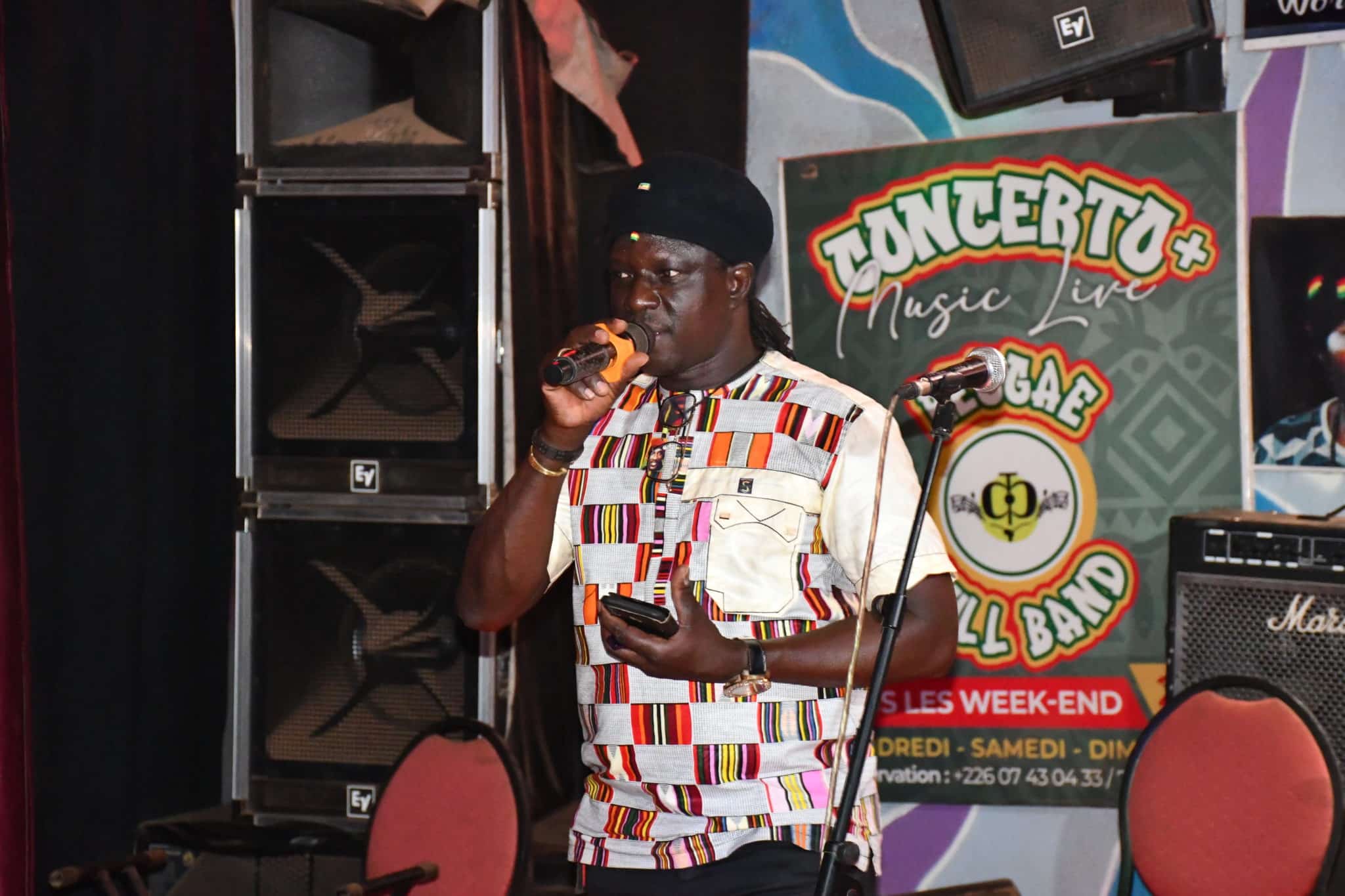 Fadi Adams expliquant le concept de l’hommage aux vivants