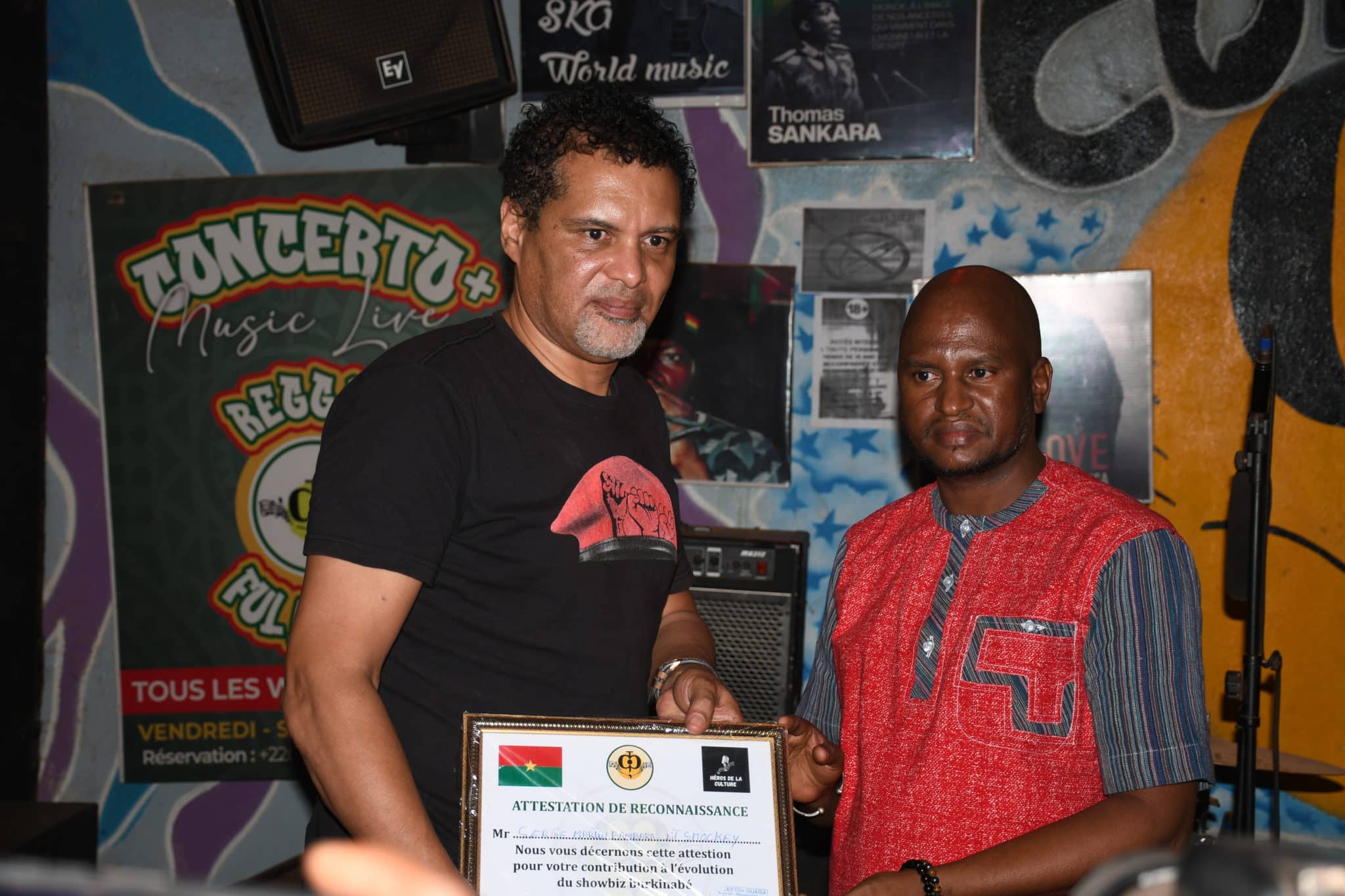 Remise d'attestation de reconnaissance a des acteurs culturels