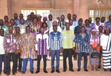 Le Pr Moumouni Zoungrana échangeant avec les directeurs régionaux et provinciaux à Ouahigouya