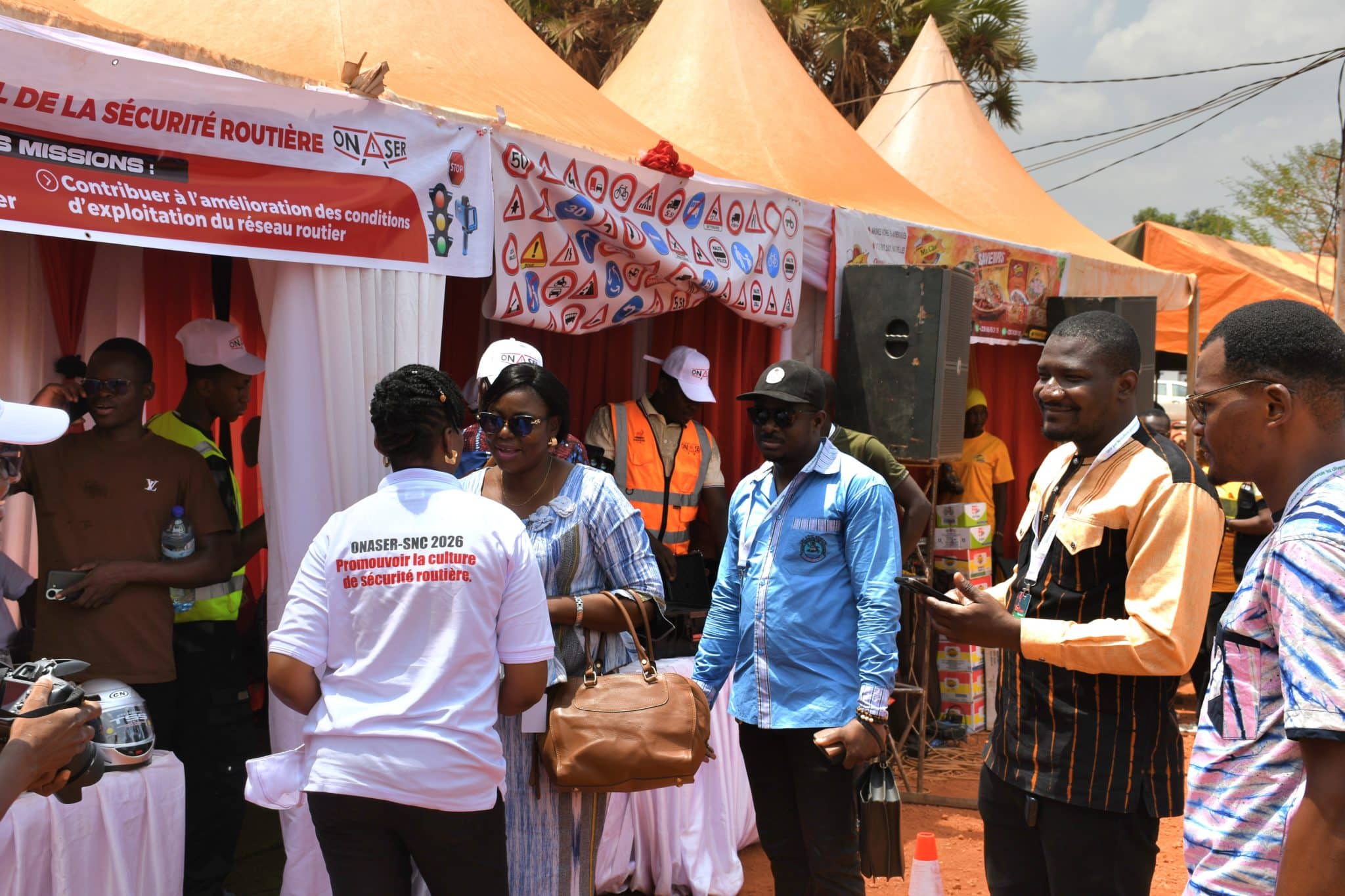 Échanges directs entre les agents de l'ONASER et les jeunes festivaliers