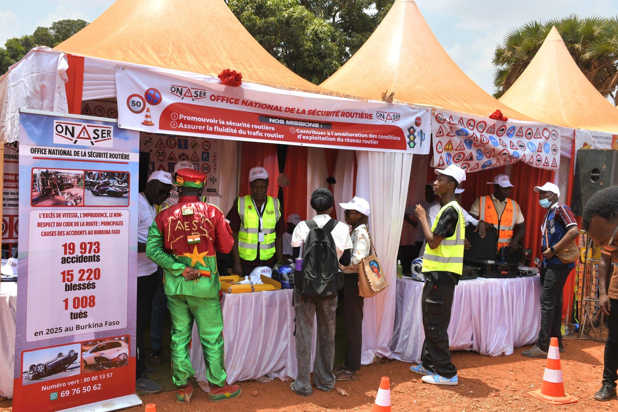 Vue d'ensemble du stand de l'ONASER à l'entrée de la SNC 2026.