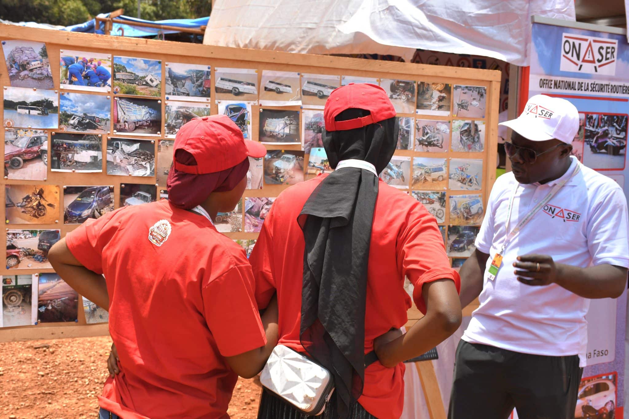 Des clichés d'accidents graves exposés pour susciter une prise de conscience.