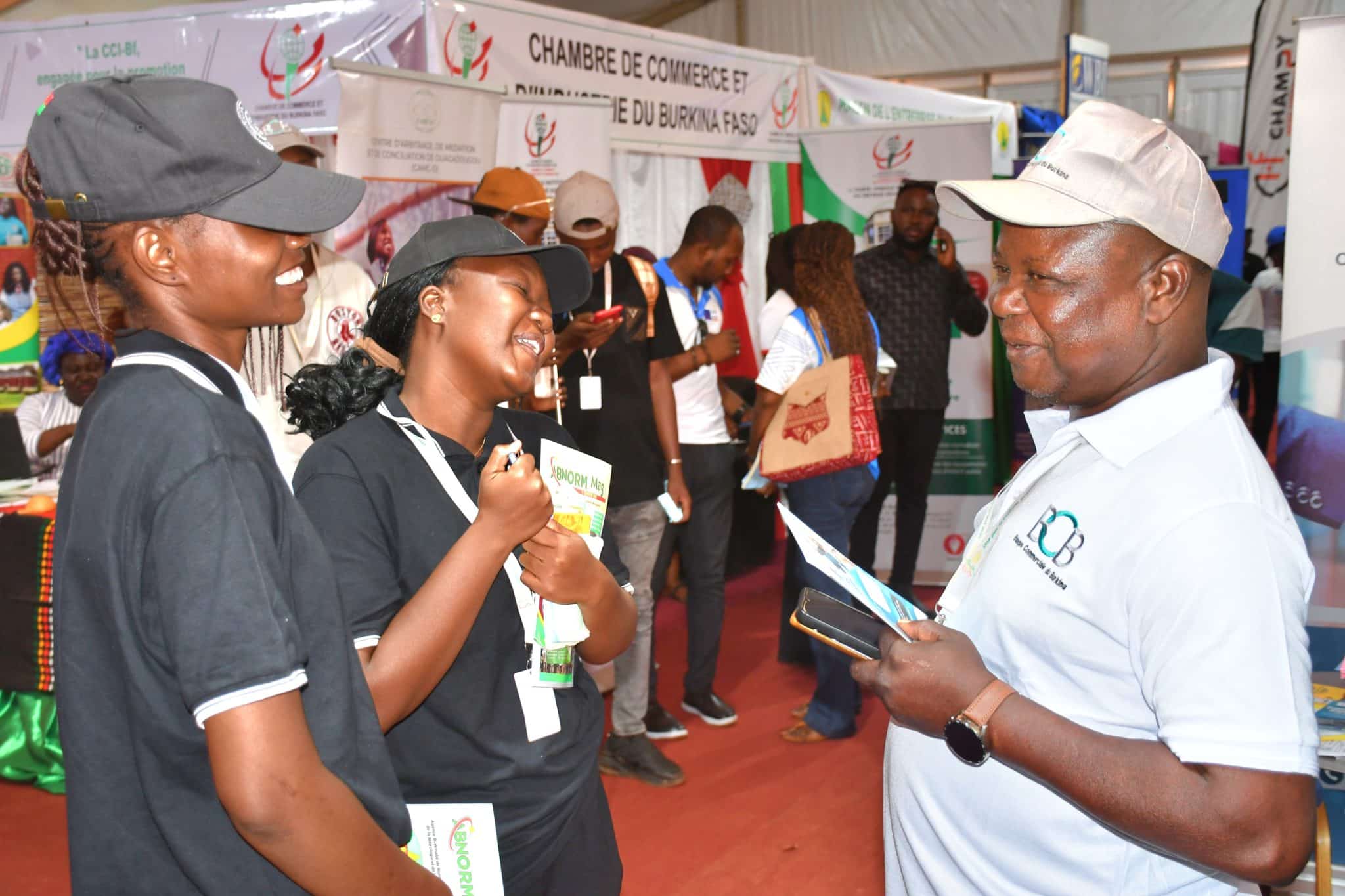 Moussa Sourgou (DG Pousbila) encourage les familles à ouvrir des comptes d'épargne pour les enfants dès le plus jeune âge