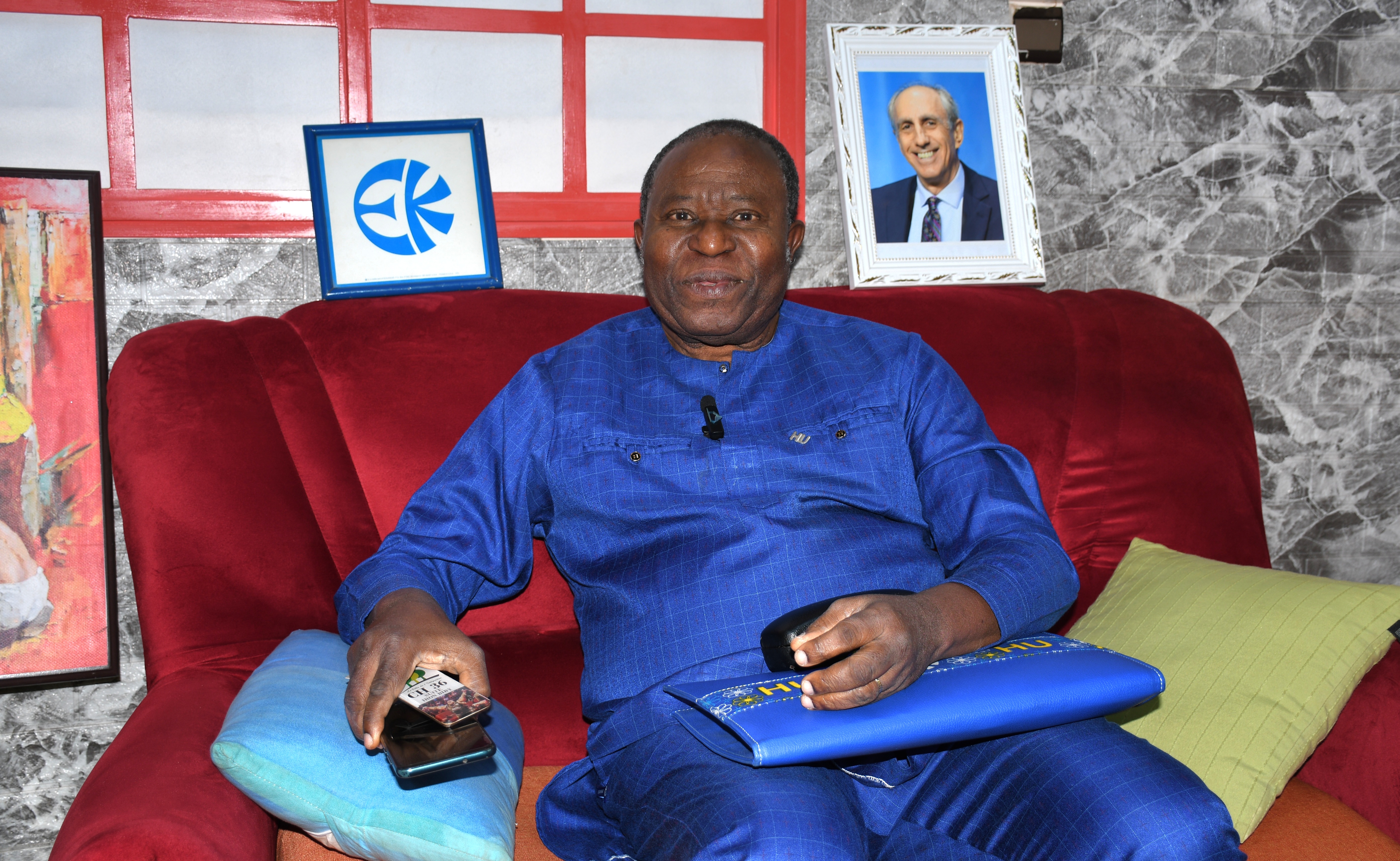Jean Cokou Tossa, lors de son entretien à Ouagadougou: un plaidoyer pour la liberté spirituelle.