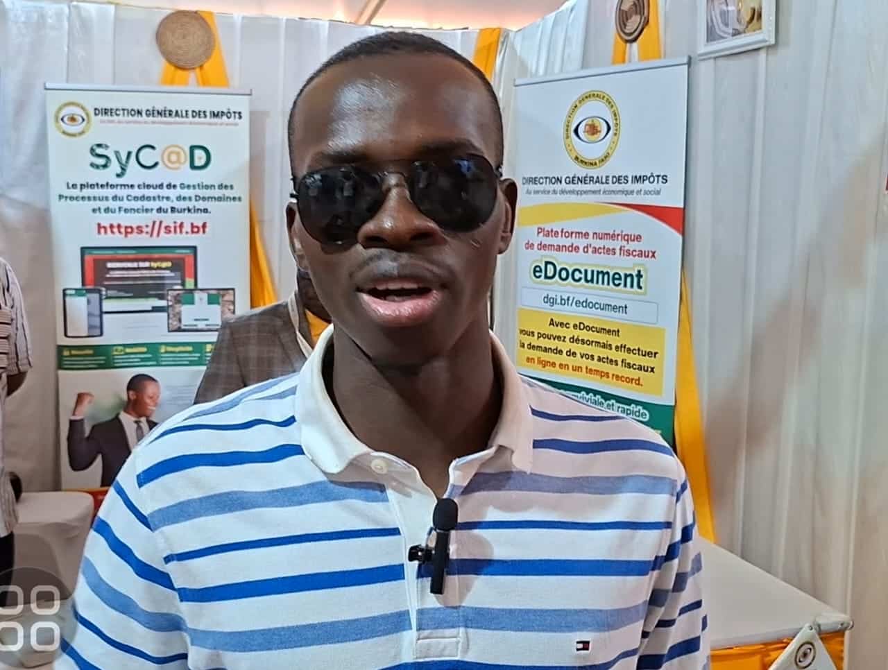 Mahamadi Zoundi, jeune entrepreneur, venu s'informer sur les services numériques au stand VIP de la DGI.
