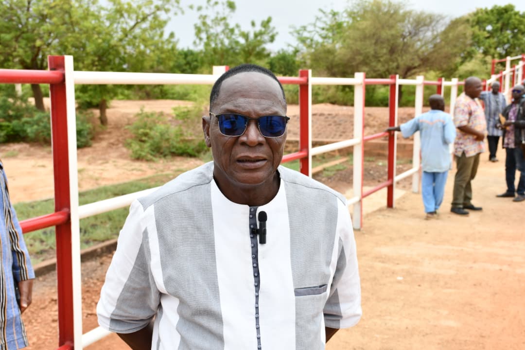 Alain Kônkobo, ressortissant de Nazoanga, invitant les usagers à la prudence sur la voie