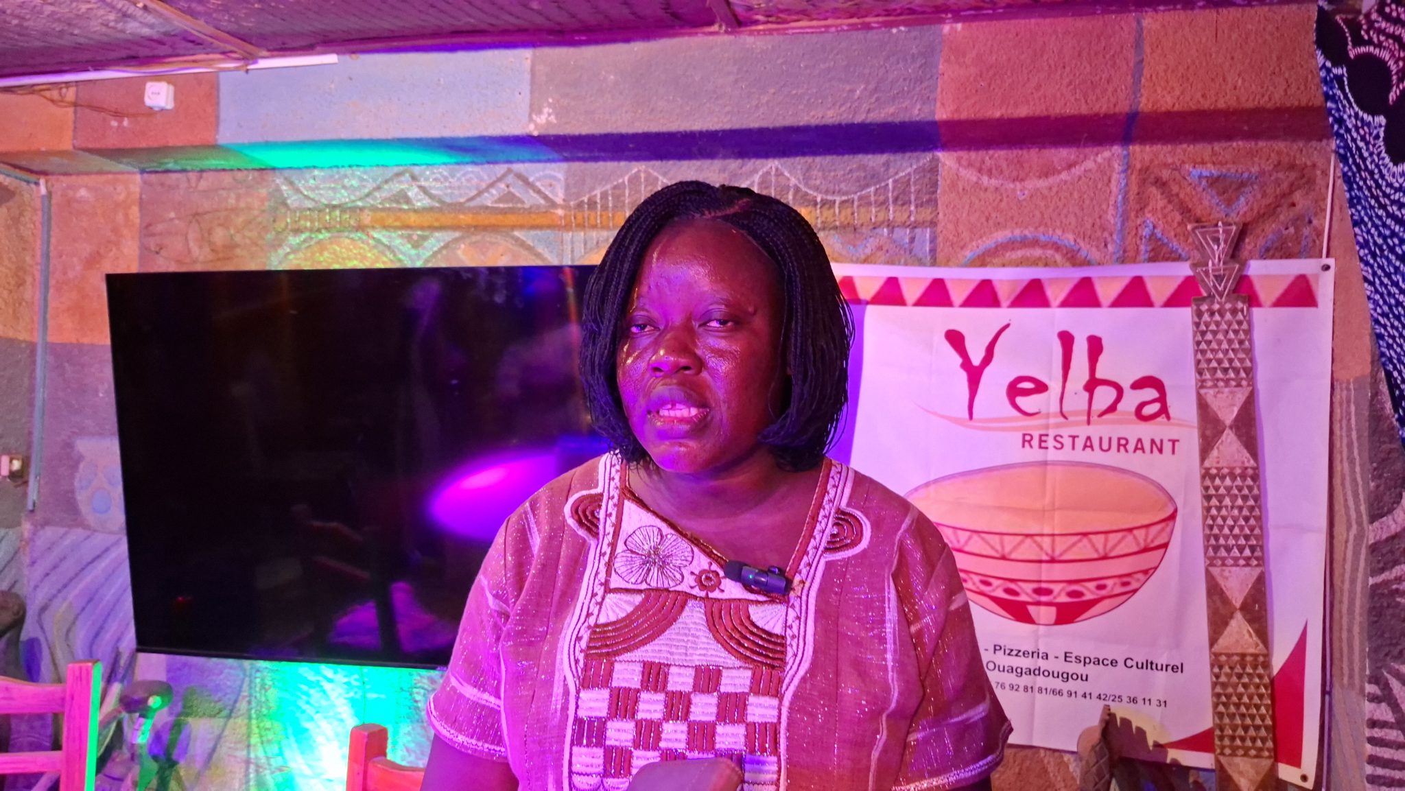 Sylviane Ouedraogo, promotrice du Yelba, au côté de l'auteur Malick Sawadogo