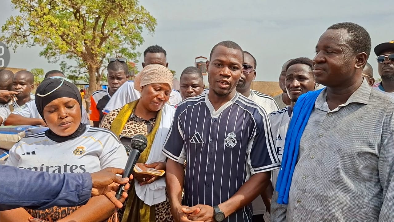 Issouf Sawadogo, secrétaire général de l'Association des Supporters du Real Madrid au Burkina Faso, expliquant l'objectif du don