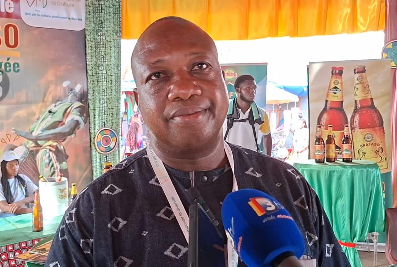 Gustave Somé, distributeur agréé, témoignant de l'engouement des Bobolais pour la marque