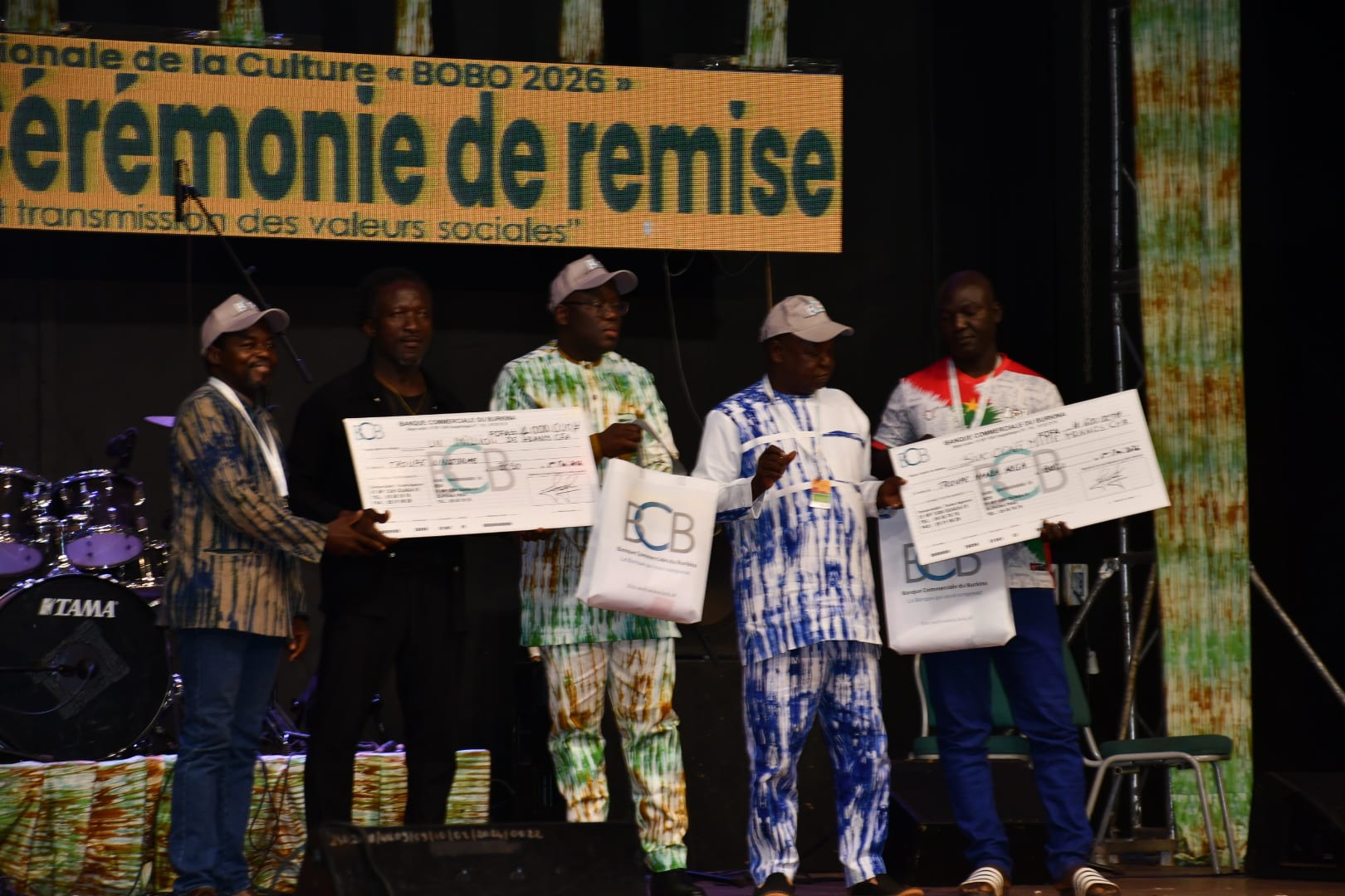 Les ambassadeurs de la BCB, Choco et Pousbila, présents à la cérémonie de remise des prix spéciaux à Bobo-Dioulasso