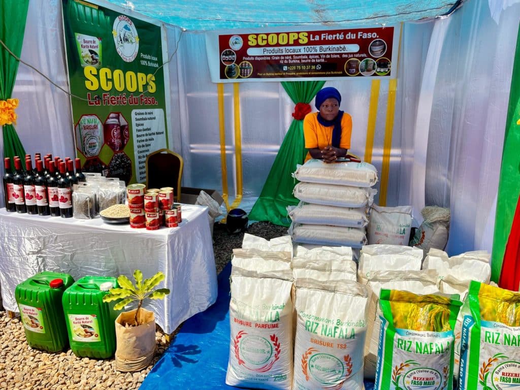 La visite des stands avec les produits exclusivement Burkinabè 