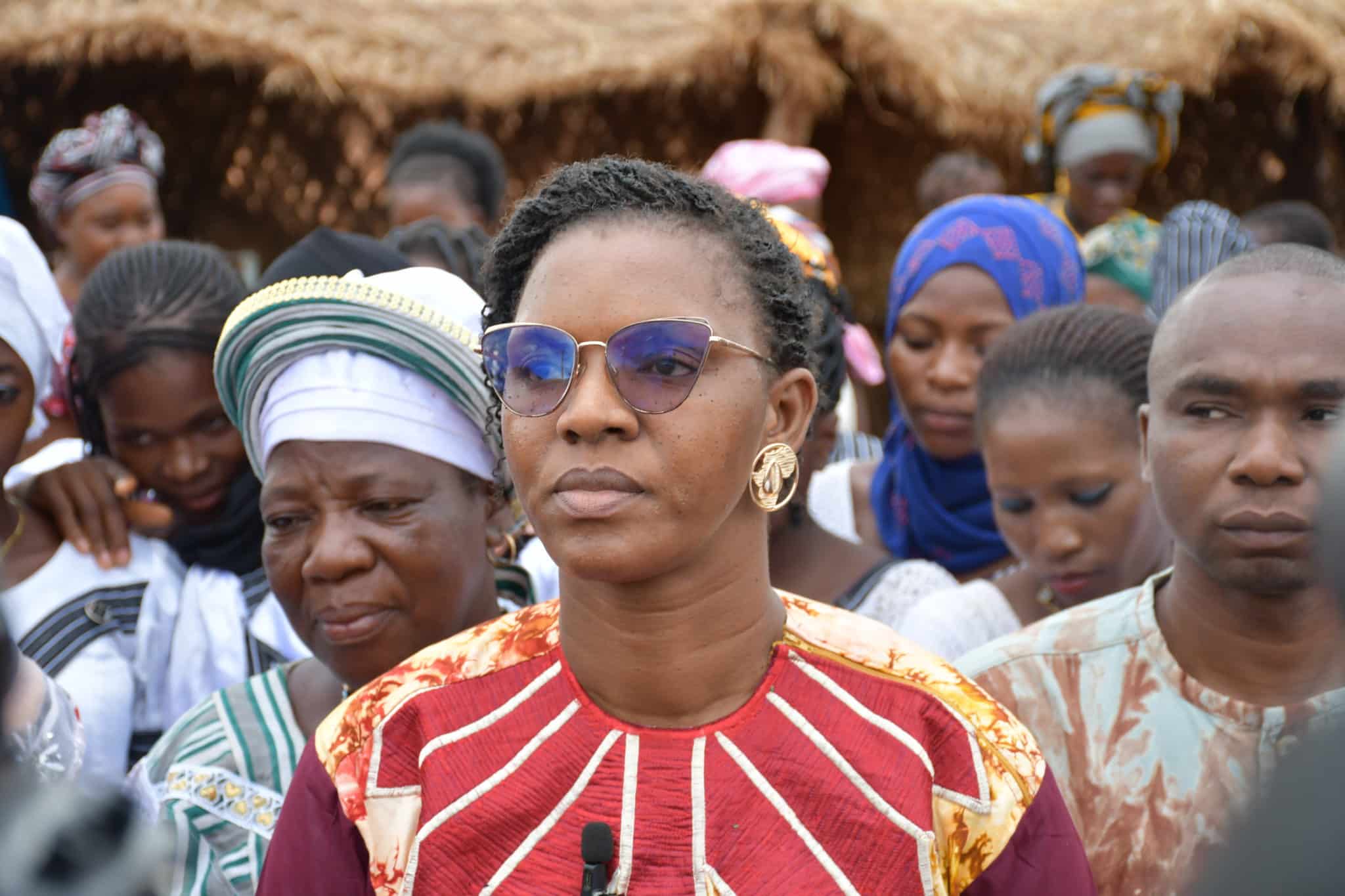 Fatoumata Béné, Directrice Provinciale de la Famille et de la Solidarité, lors du suivi terrain à Orodara