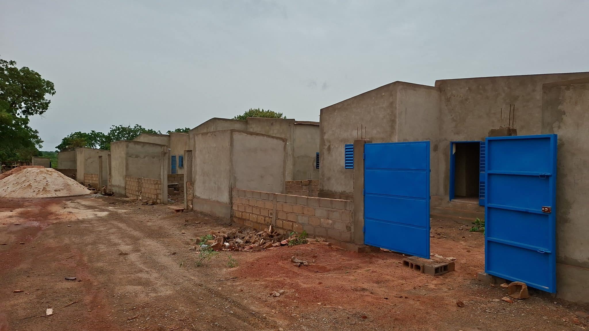 Les nouvelles villas sociales d'urgence construites à Moami pour l'après-crise. ©Burkina 24, Mai 2026