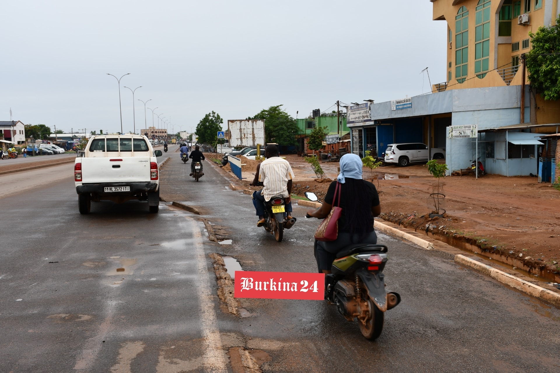 À Ouagadougou, les motos de 50 à 125 cm³ doivent obligatoirement emprunter les pistes cyclables.
