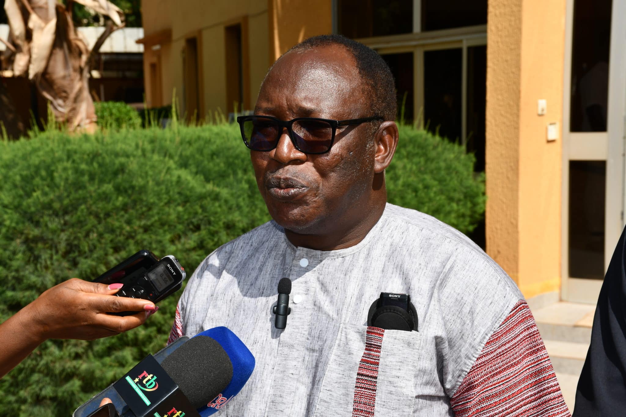 Le conseiller technique de la Chambre de Commerce, Ouattara Issa, saluant l'importance de la célérité administrative pour le secteur privé