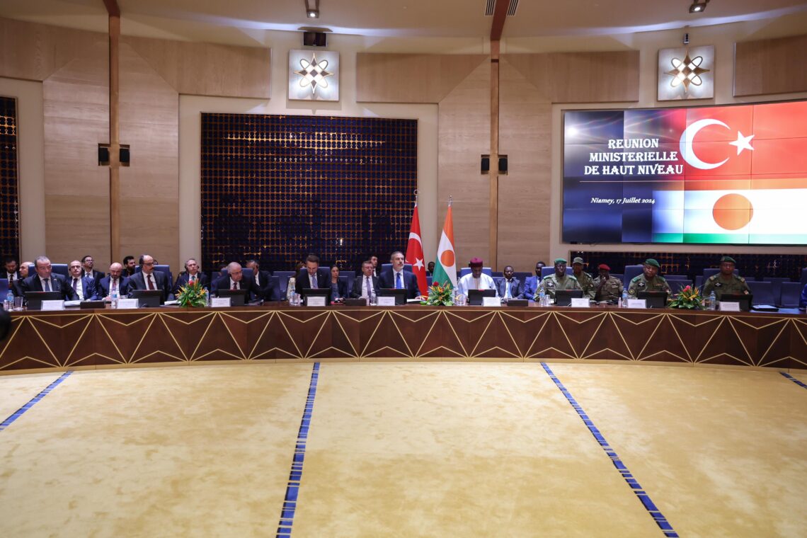 Une délégation turque, comprenant le chef du renseignement İbrahim Kalın, le ministre des Affaires étrangères Hakan Fidan