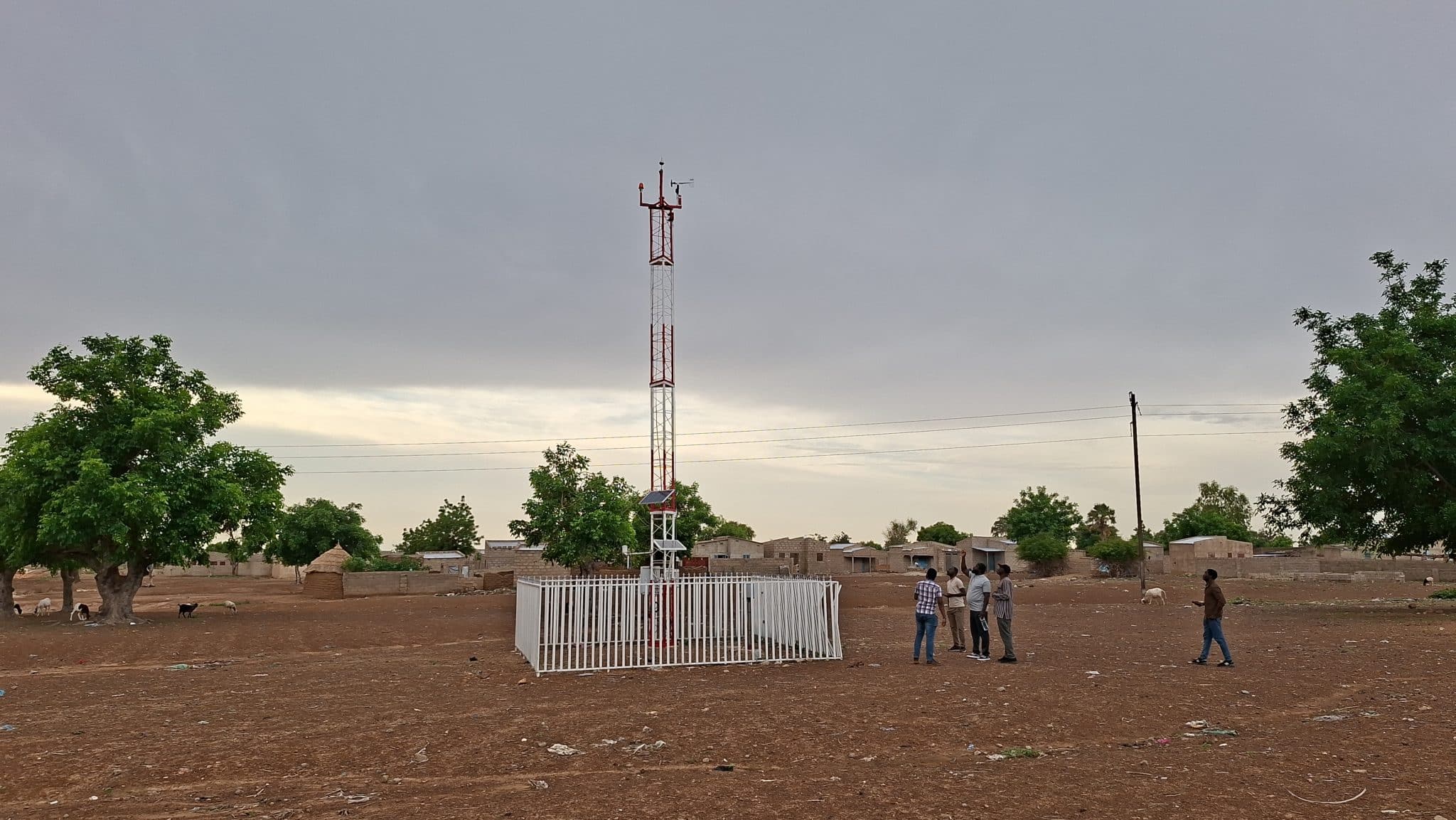 Station agrométéorologique installée à Bascouré pour le suivi climatique. @Burkina 24