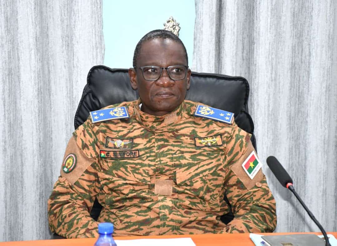 Le Général de Division Célestin Simporé, Ministre d'État, ministre de la Guerre et de la Défense Patriotique, lors de sa présentation du bilan à la Primature