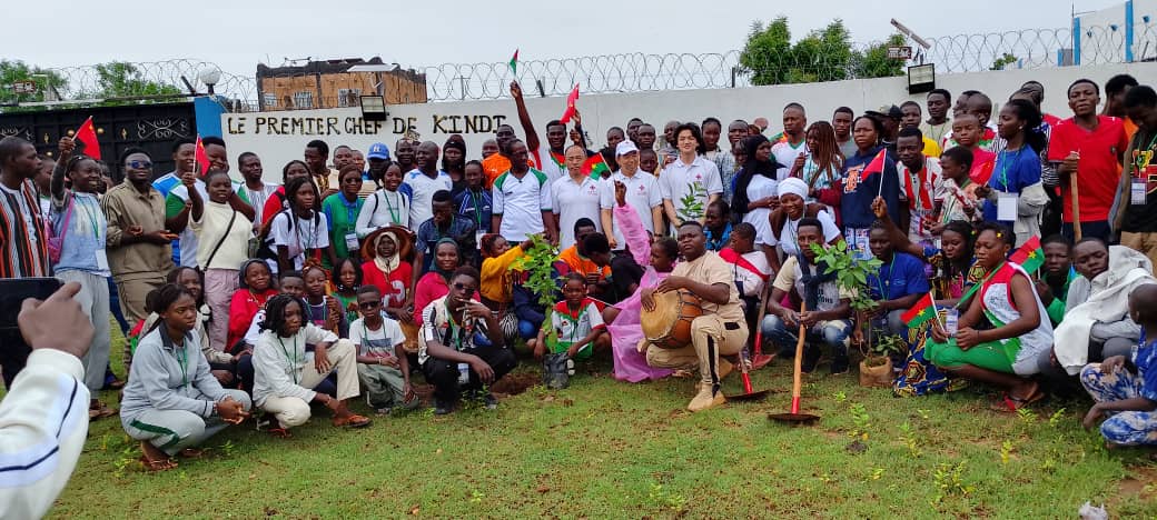 La plantation d'arbres, un geste pour l'avenir de Kindi