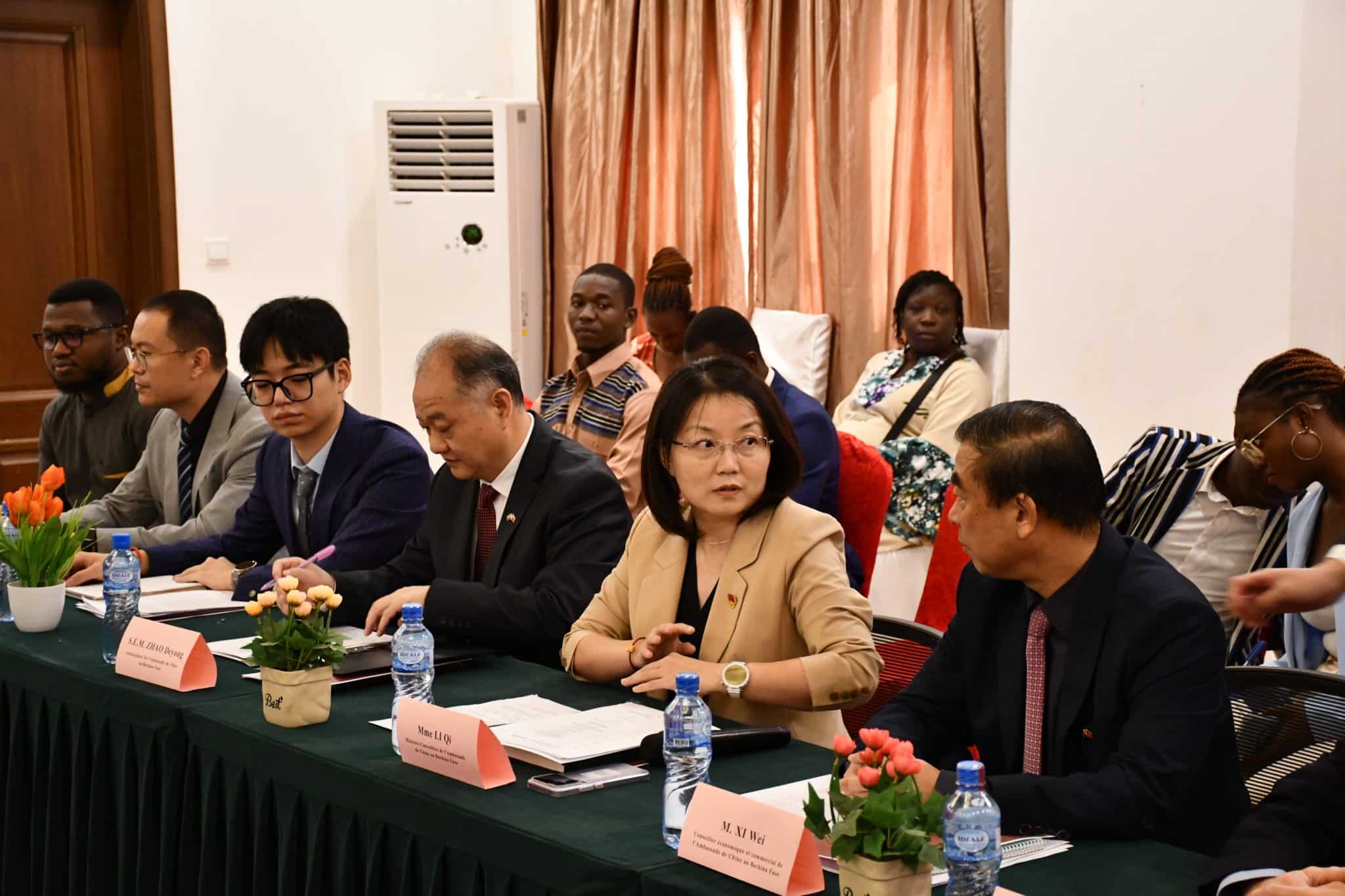 ZHAO Deyong lors de son discours sur les clés de la gouvernance chinoise