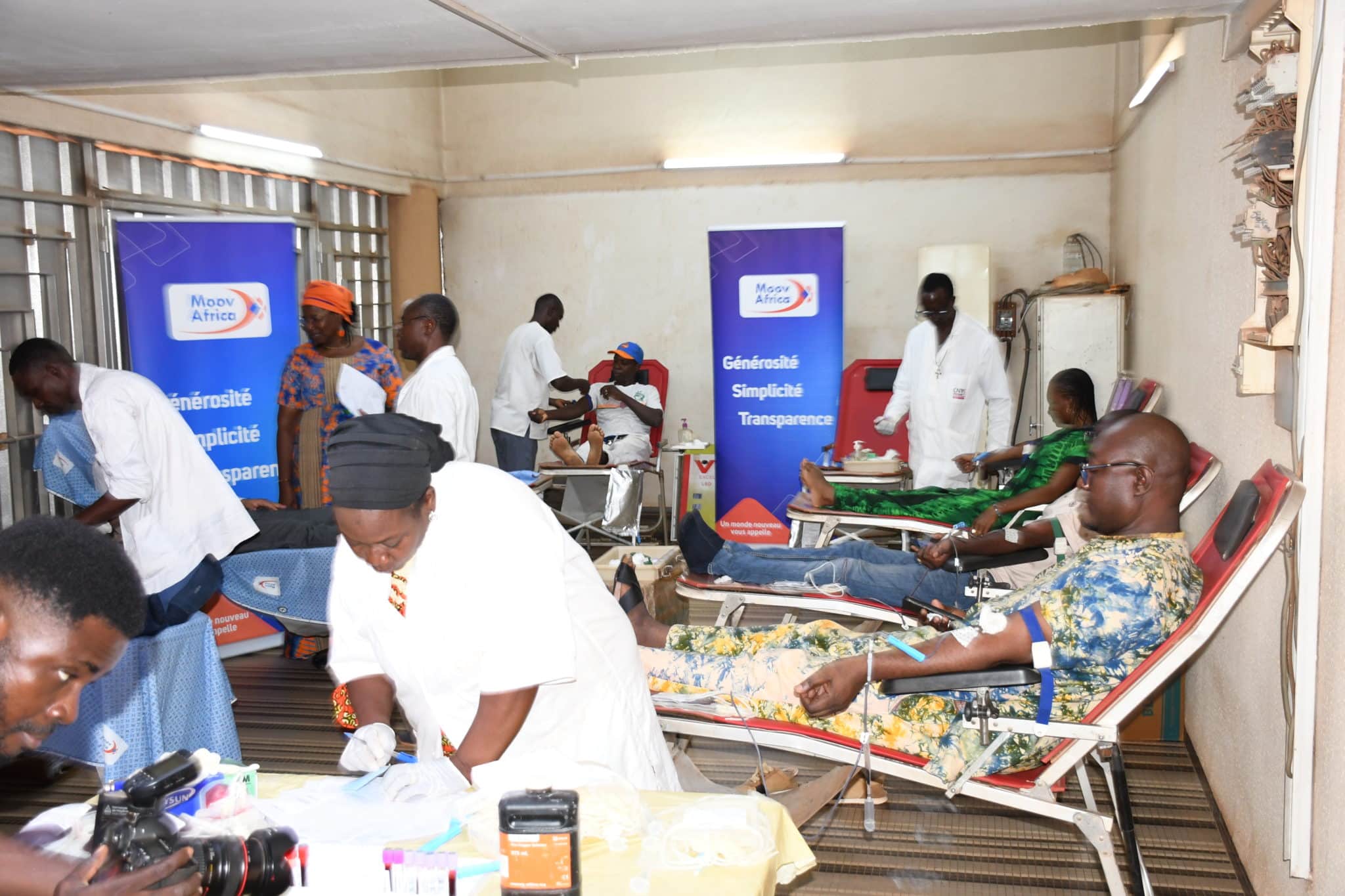 des participants et collaborateurs de Moov Africa mobilisés au siège de Ouagadougou