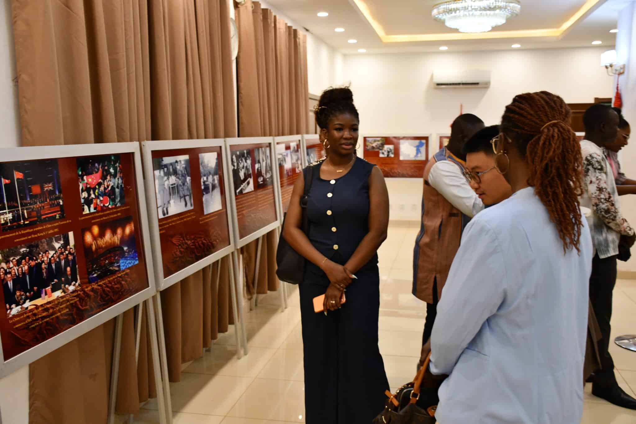 exposition photographique retraçant les 105 ans d'histoire du Parti communiste chinois
