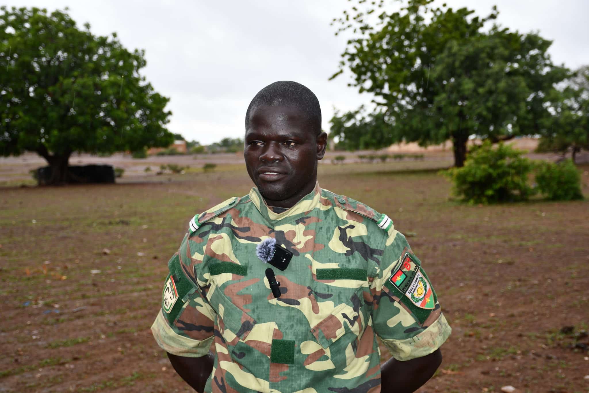 Frédéric Ouédraogo, lieutenant des Eaux et Forêts, présente les techniques de récupération des sols. @Burkina 24