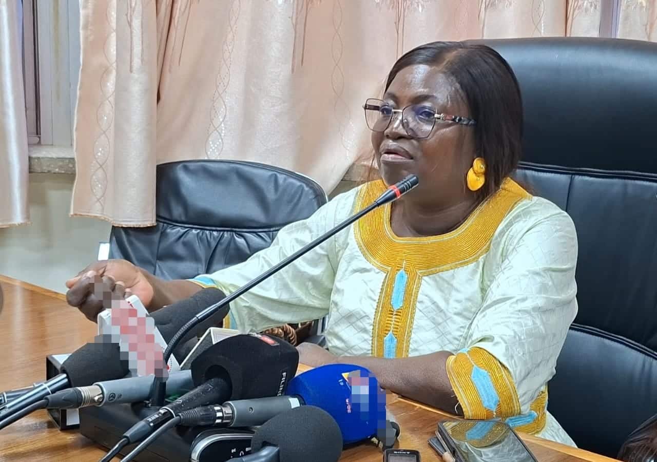Pr Kuilpoko Marie Laure Guissou/Sougoti, DG de la DGCOB, précisant les modalités de la future plateforme numérique de demande d’autorisation