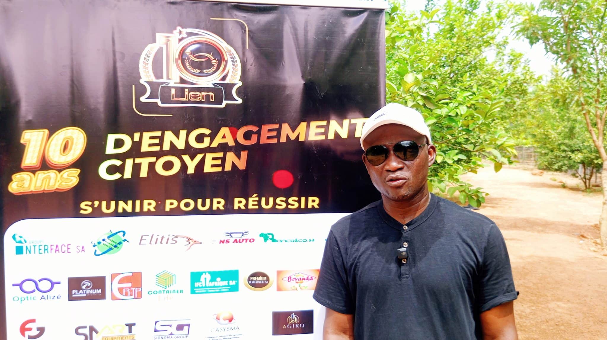 Cheick Omar Doro, promoteur du Club Chahifad, lors de l'opération de reboisement