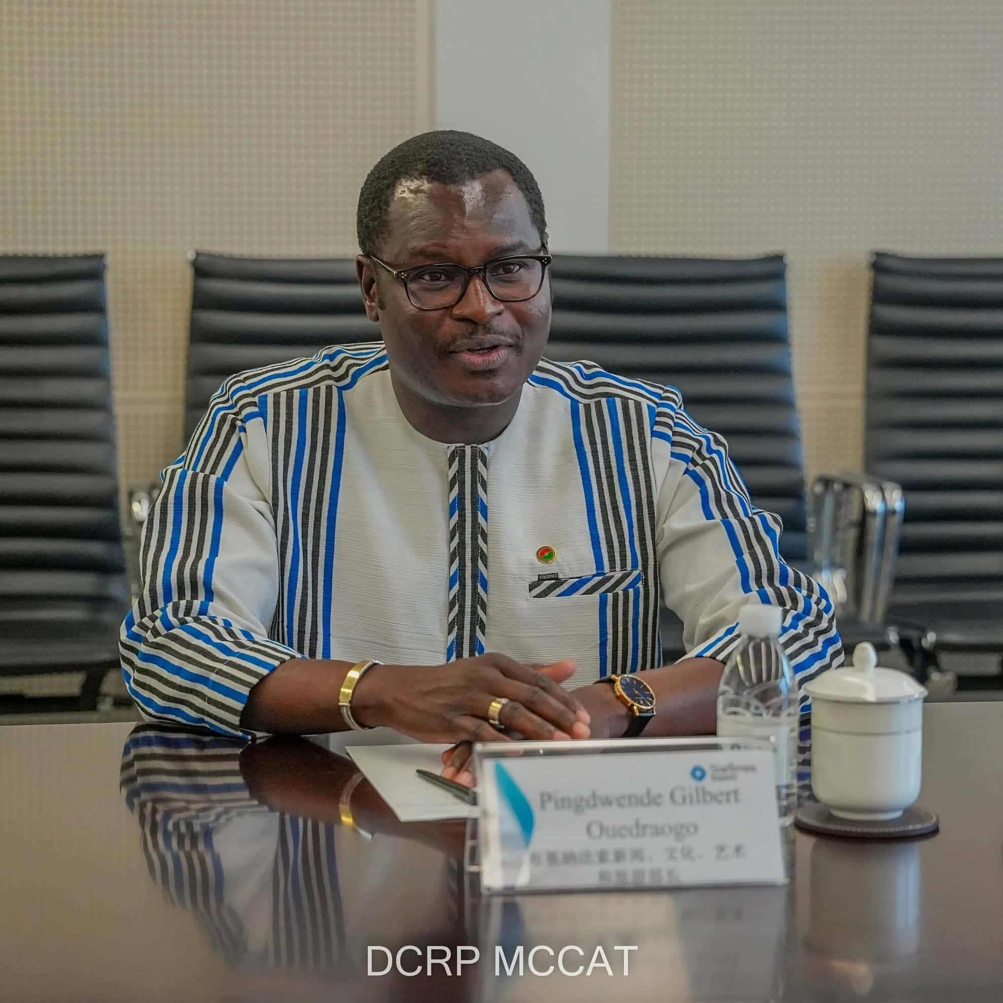 Ministre Pingdwendé Gilbert Ouedraogo au siège de StarTimes à Pékin