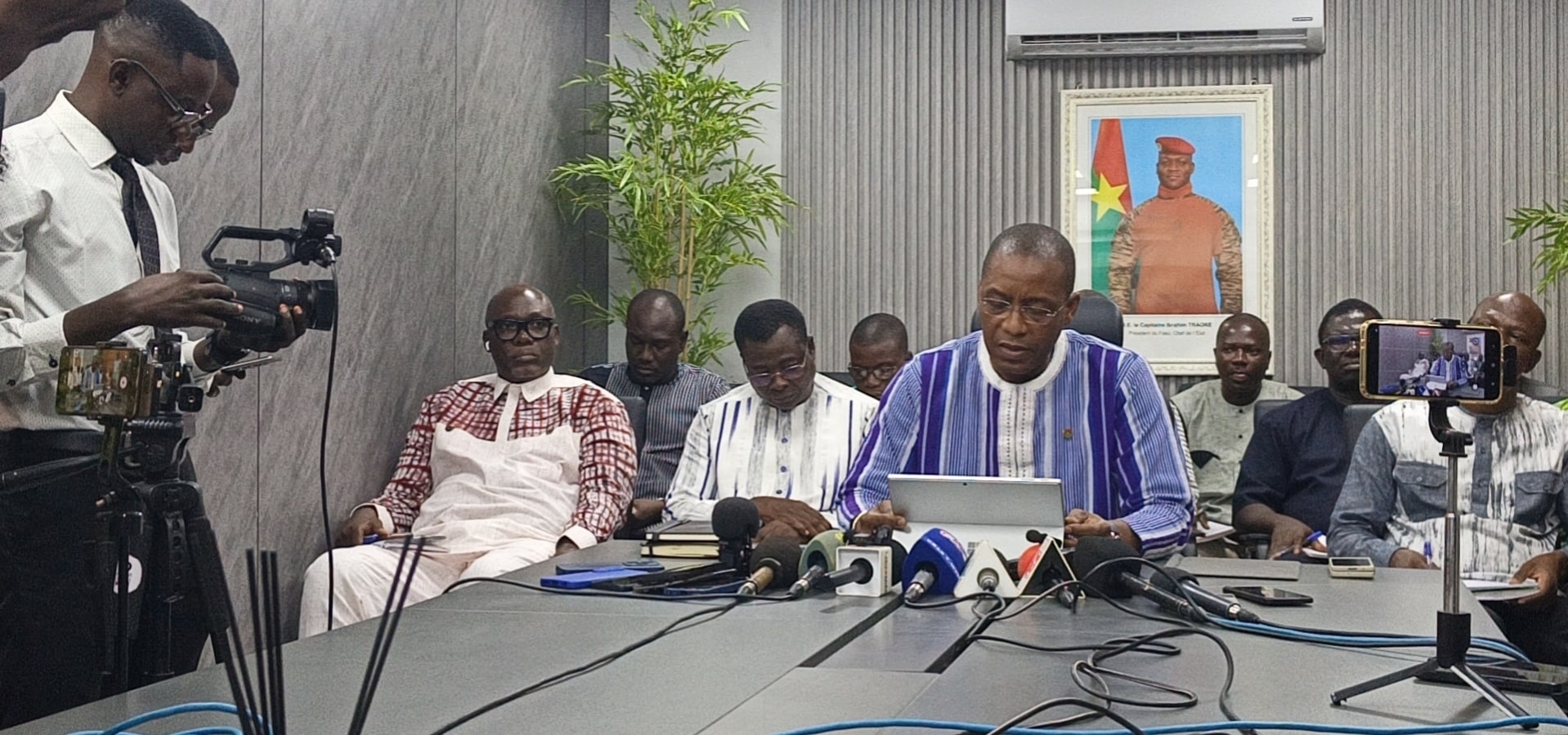 Conférence de presse du ministère du commerce