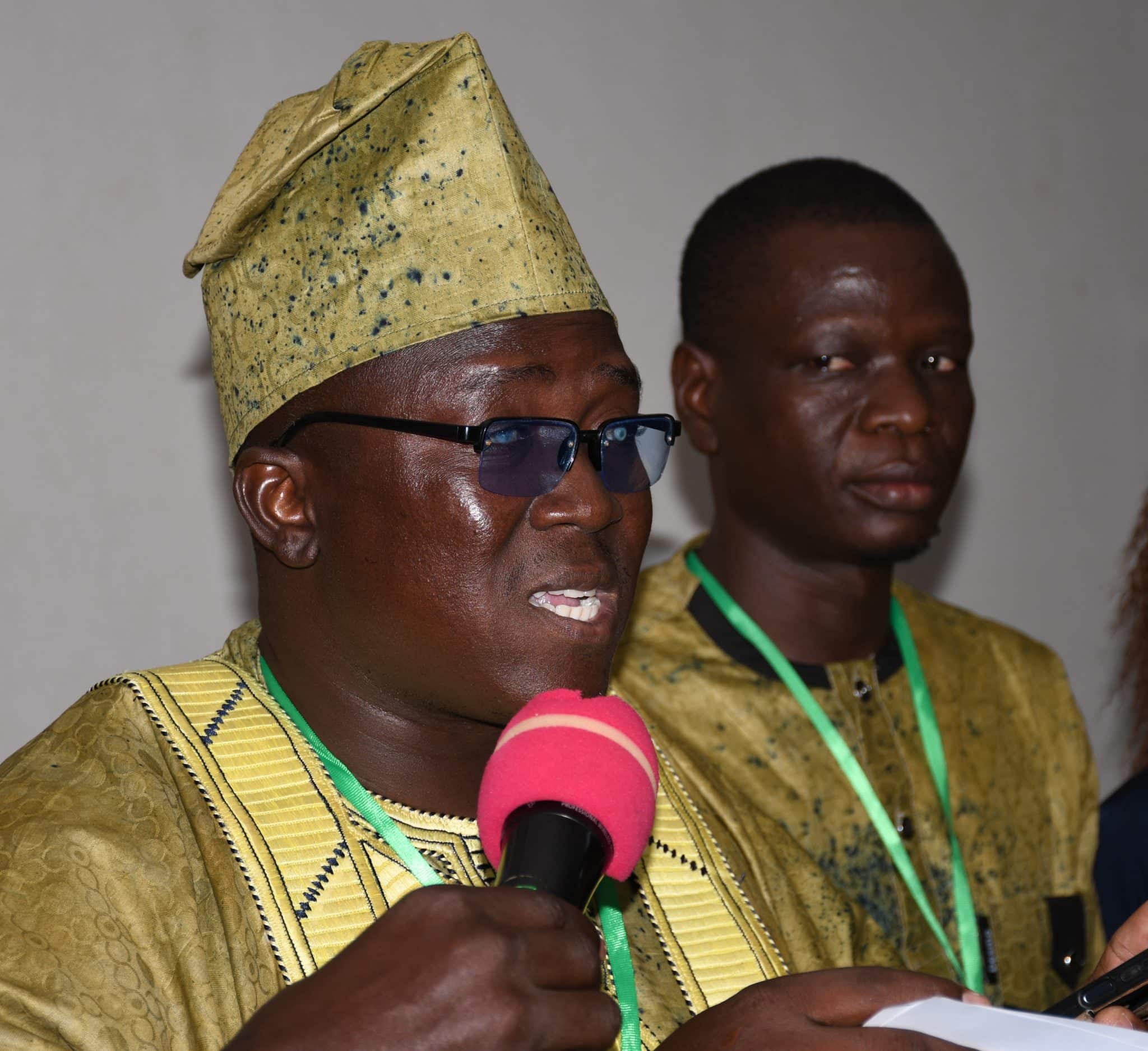 Le président de l'Amicale Entre Profs Burkina Faso (AEP/BF), Émile Lalsaga, prononçant son allocution devant les congressistes. @Burkina 24