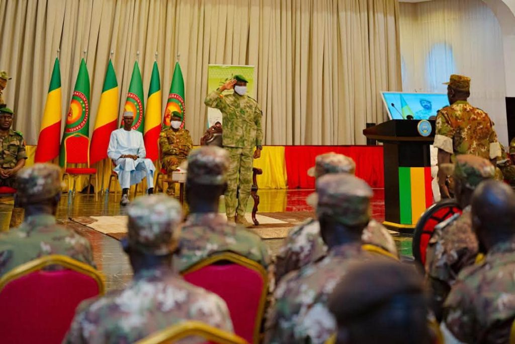 Mali : Présentation des militaires libérés au Président de la Transition