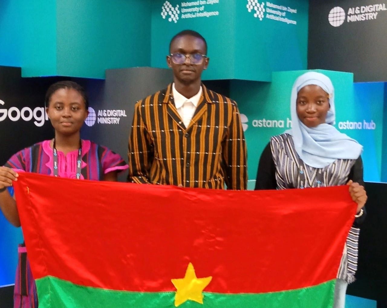 Pascaline Lompo et Madina Toé, accompagnées de leur Team Leader, Ariel Shadrac Ouédraogo