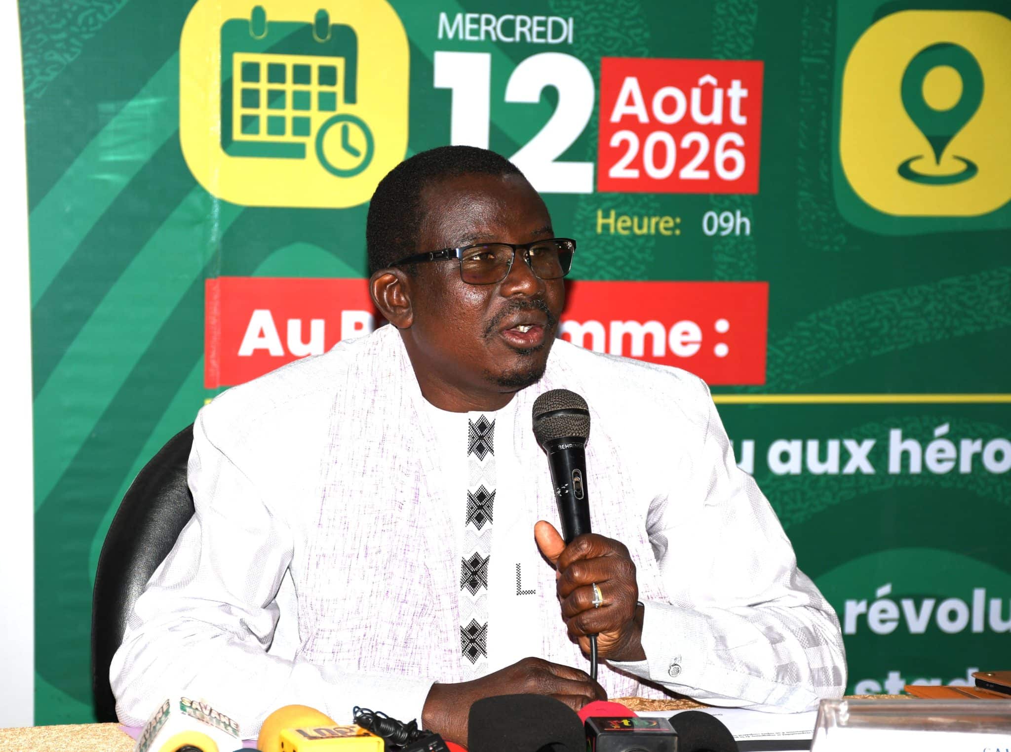 Le Professeur Moumouni Zoungrana, ministre de l'Enseignement secondaire et de la Formation professionnelle et Technique, prononçant le discours officiel